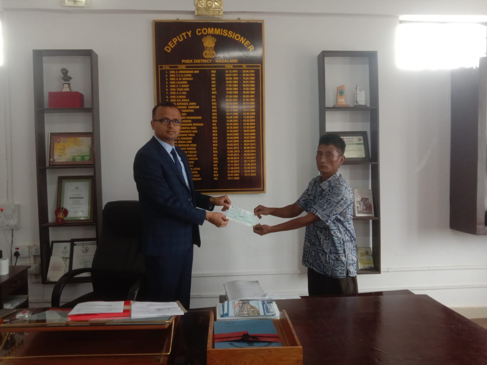 Handing of ex-gratia at Phek